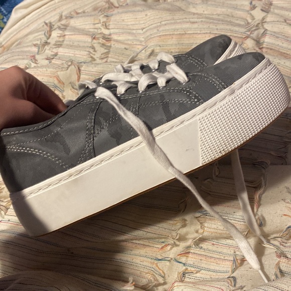 Steve Madden platform sneakers - Picture 2 of 3